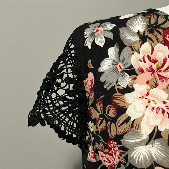 Shein Shirt Sleeve Floral Print Crochet Lace Sleeve Blouse - Picture 5 of 10